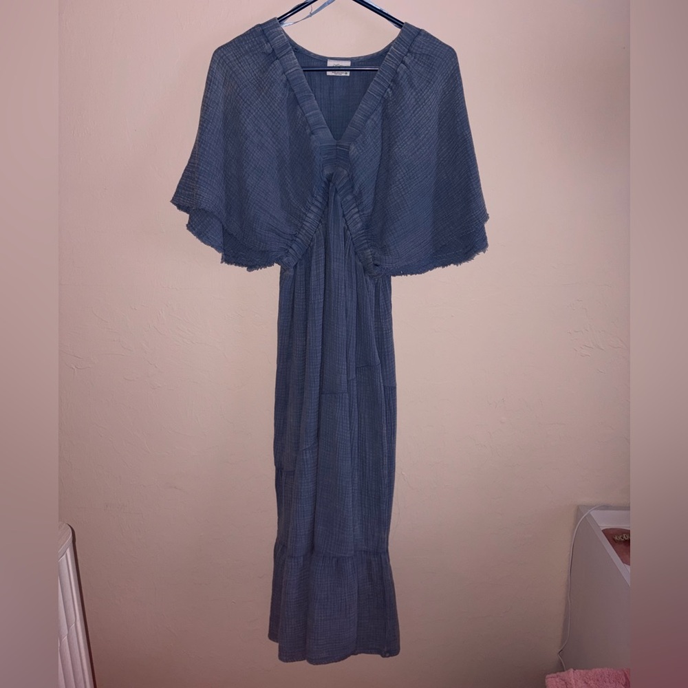 Flowy Blue V-Neck Midi Dress with Cape Sleeves